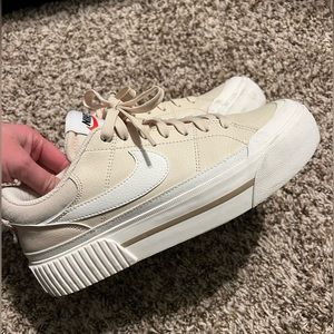 NIKE WOMENS COURT LEGACY LIFT SNEAKER - BONE